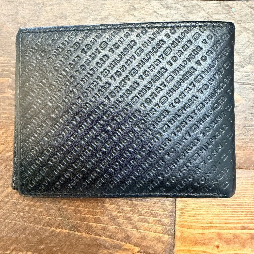 Black leather Tommy Hilfiger men’s wallet bifold ID holder GUC